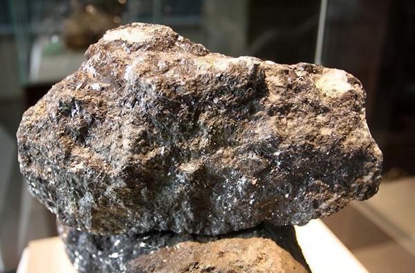 新疆发现超大铅锌矿储量近1900万吨 系全国最大